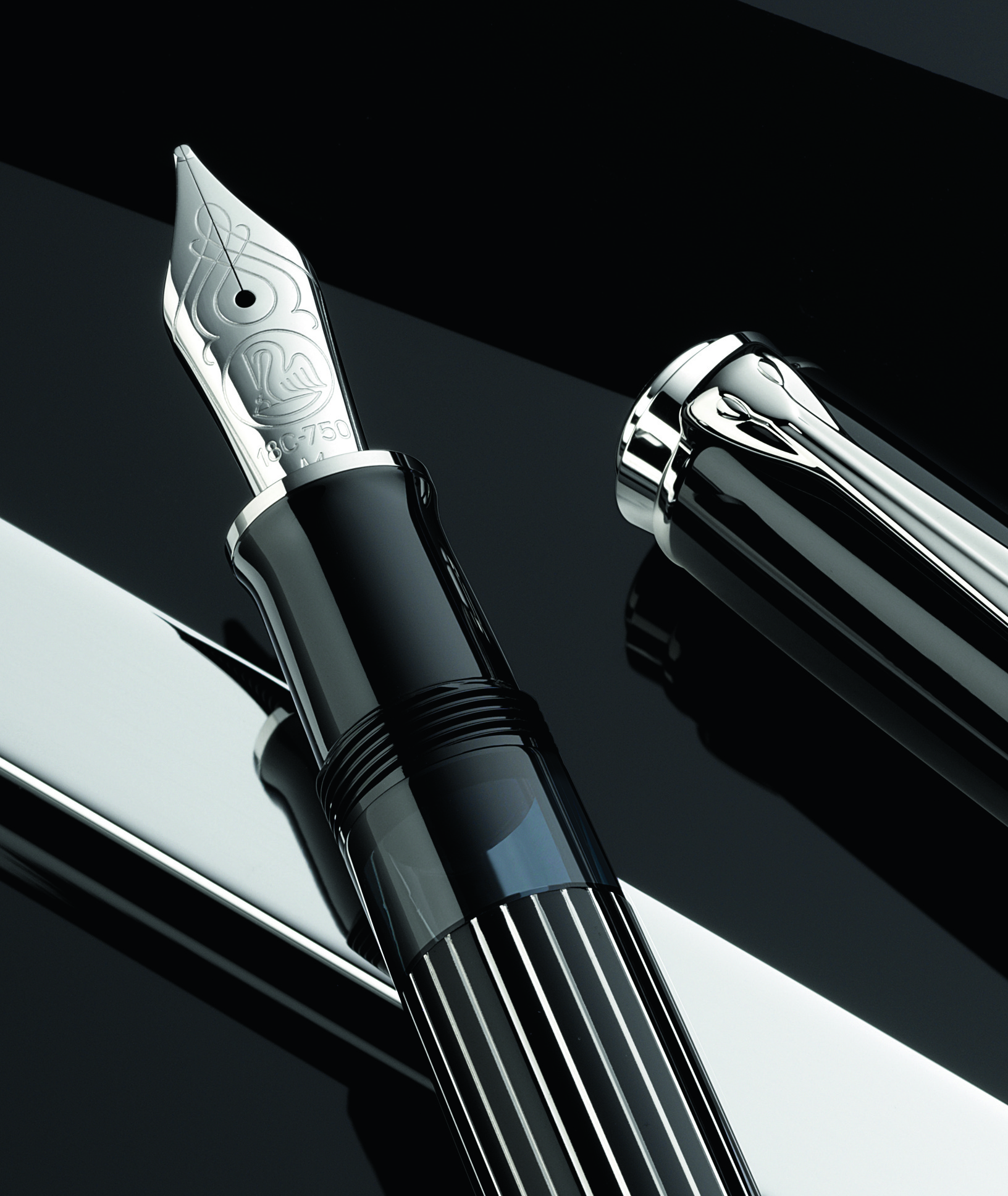 Pelikan Souverän® M815 Metal Striped - Image 2